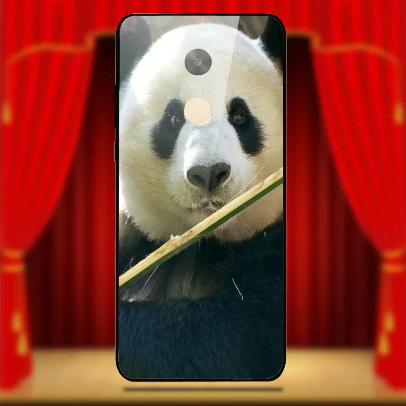 Милые китайские панды.