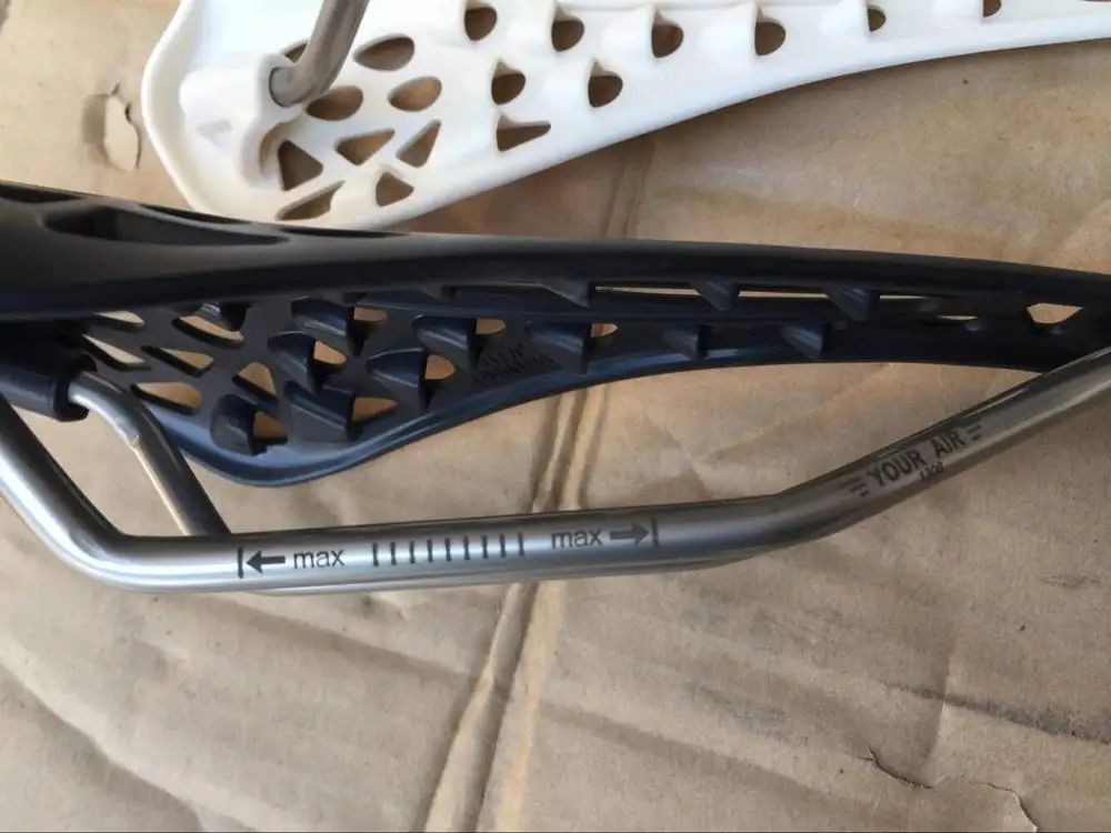 Седло Велосипедное с титановым бантом дышащее эргономичное ажурное переднее