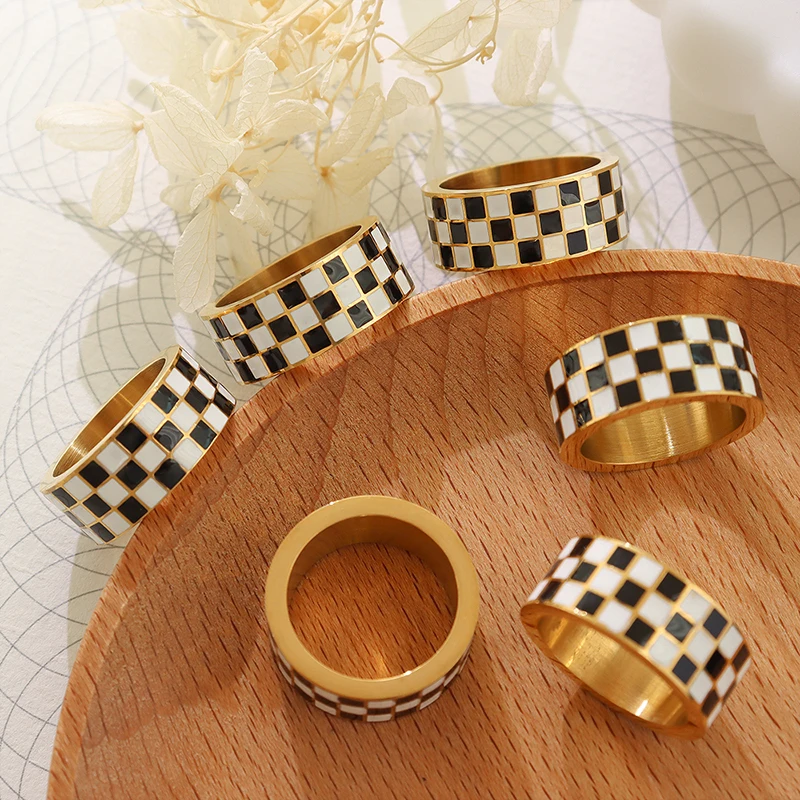 

Fashion jewelry Gold-plated Checkerboard Black and White Square Gothic Thick Gold Wide Face Simple Enamel Ring Unisex Cool Ring