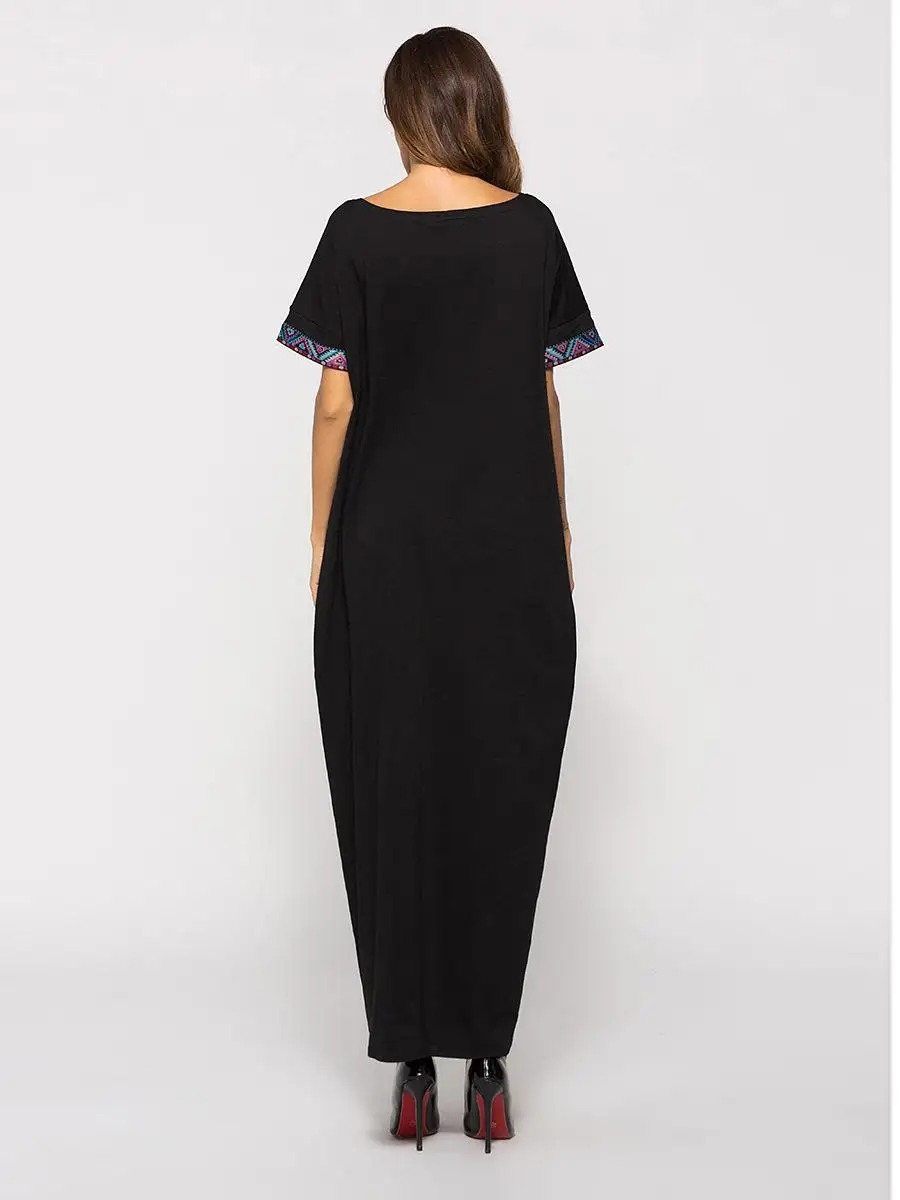 Женское длинное платье с вышивкой коротким рукавом и круглым