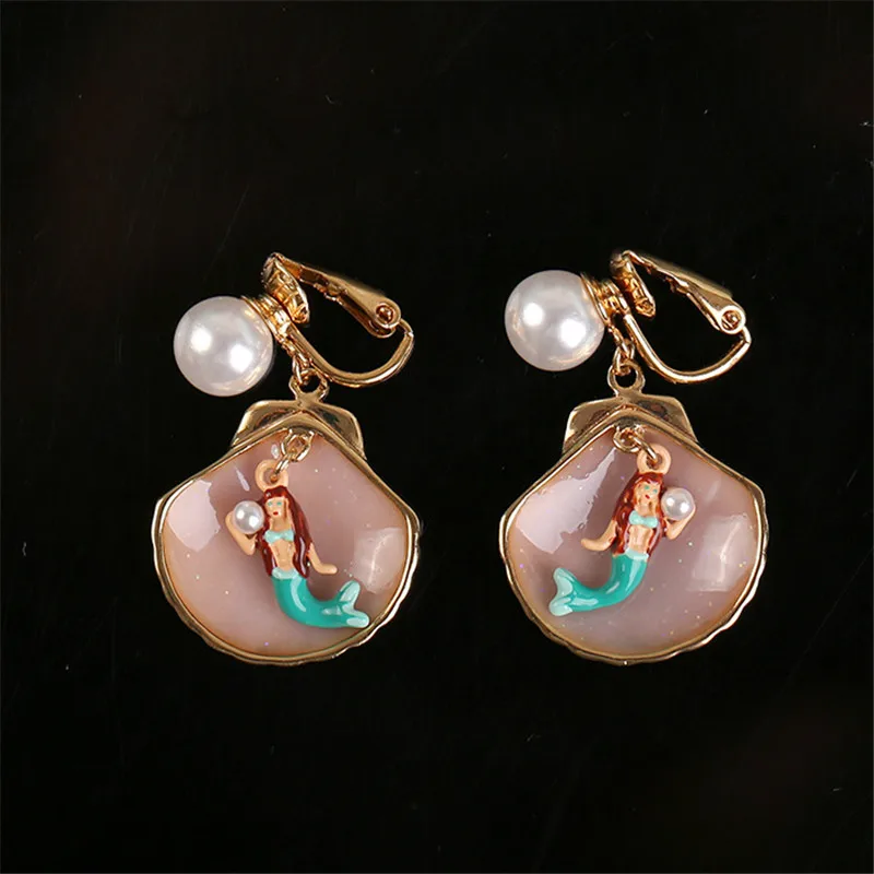 

New Creative Niche Light Luxury Mermaid Earrings Enamel Glaze Gold Sequined Shell Sea Girl Pearl Stud Earrings Ear Clip Jewelry