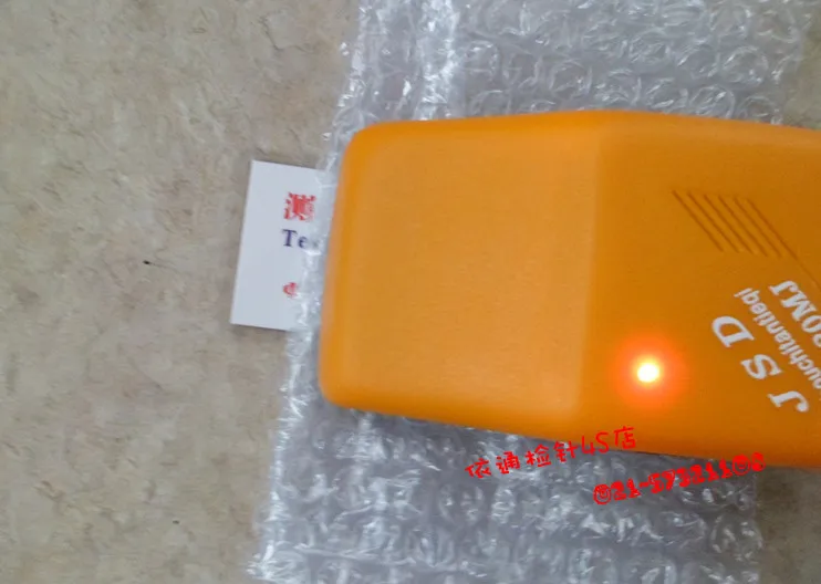 Игольчатый детектор используется для поиска штифтов сломанных игл в одежде