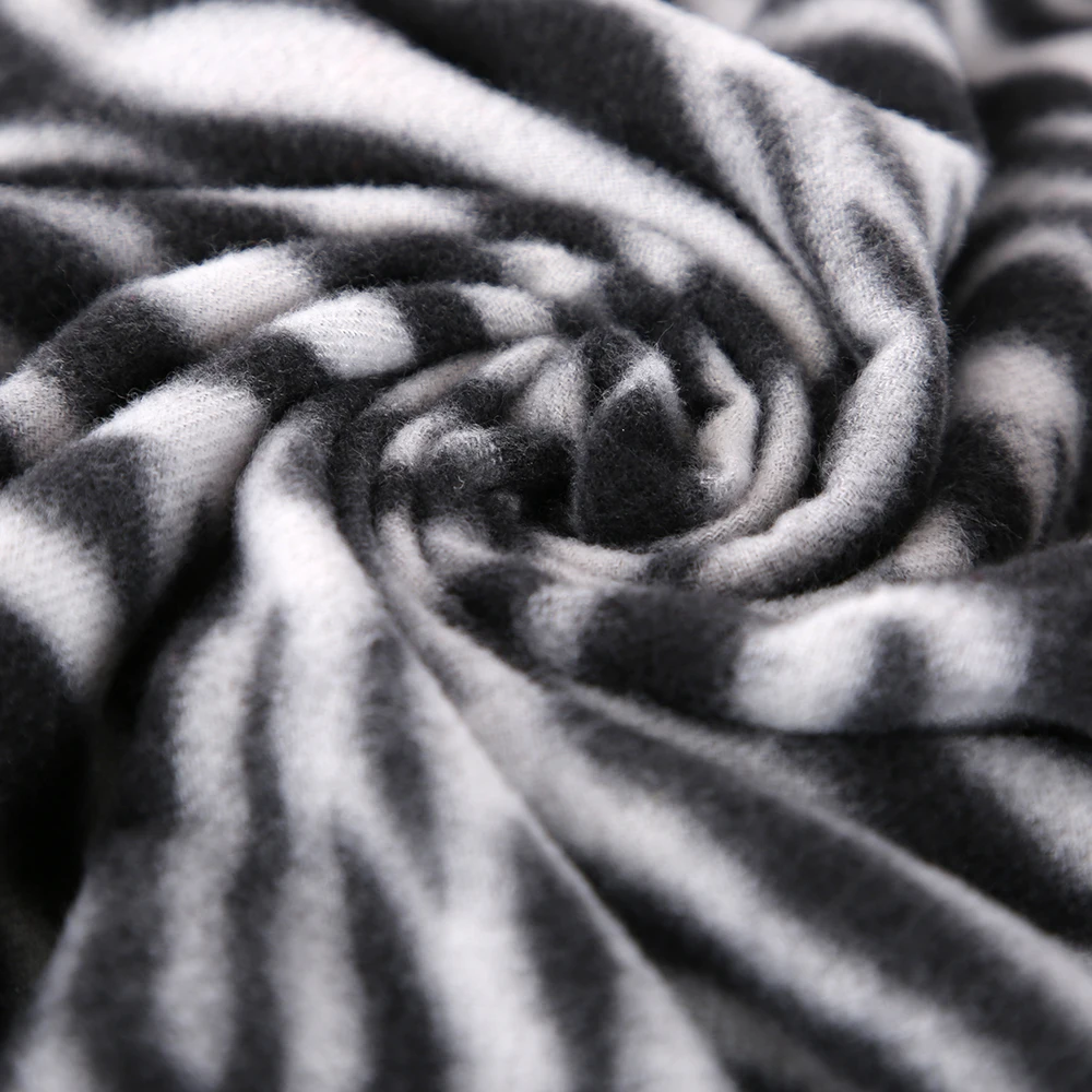 Женский шарф шаль FOXMOTHER модный кашемировый с животным зеброй и кисточками зимний