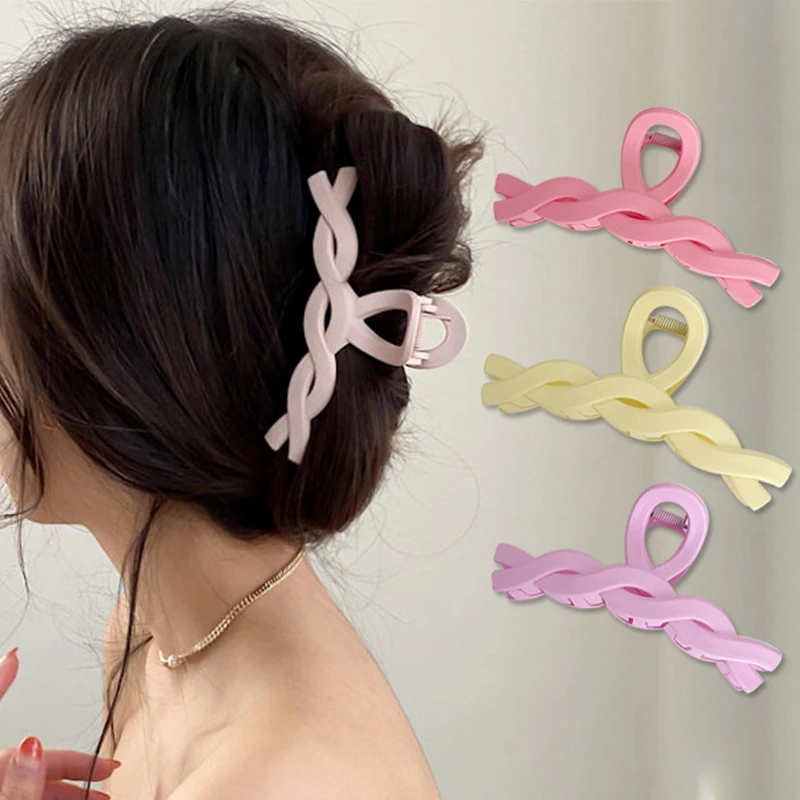 

Korean Ins Style Gripping Claw Clip For Womens Fashion Matte Color Back Headwear Twist Girl Hairpin Hair Accessories Daily
