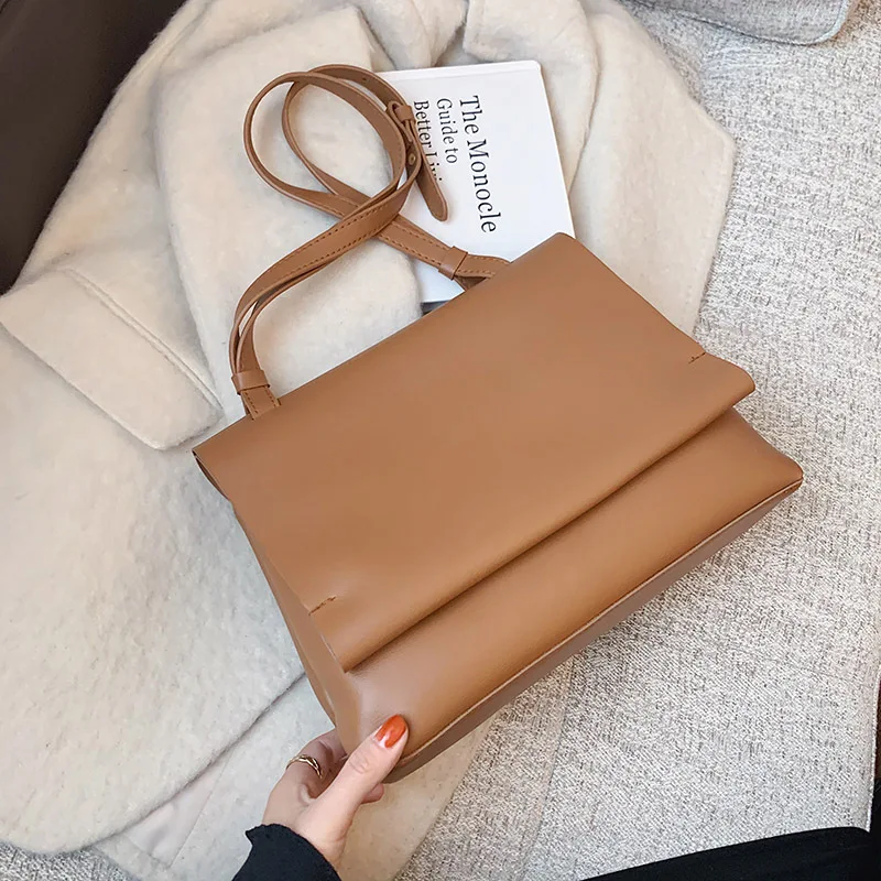 

Womens Handbags Design Khaki Autumn Winter Large Capacity Commuter Messenger Shoulder Underarm Bag Women's New Fashion Purses