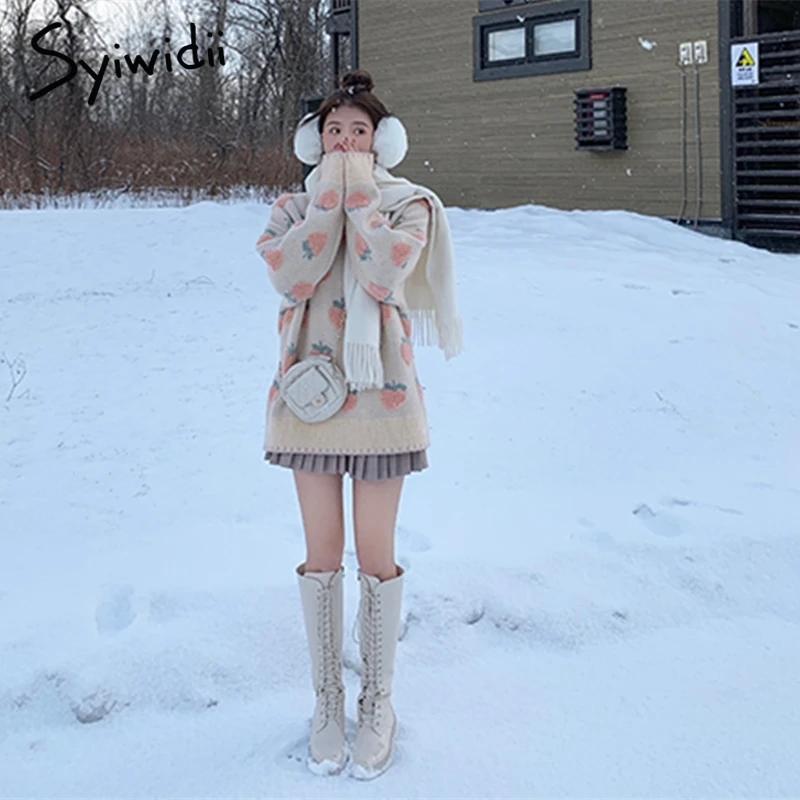 Свитер женский трикотажный с вышивкой и рукавами летучая мышь Осень-зима 2020 |