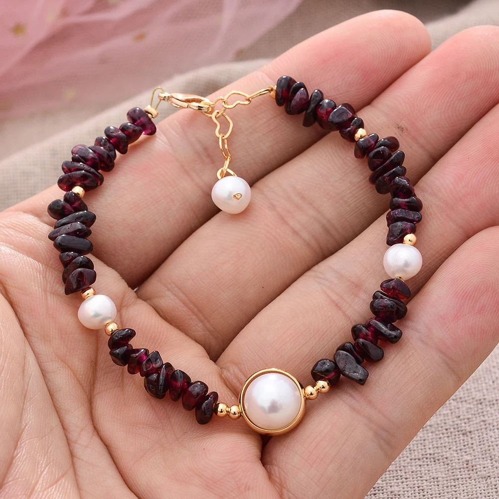 Женский браслет ручной работы с натуральным пресноводным жемчугом и гранатом |
