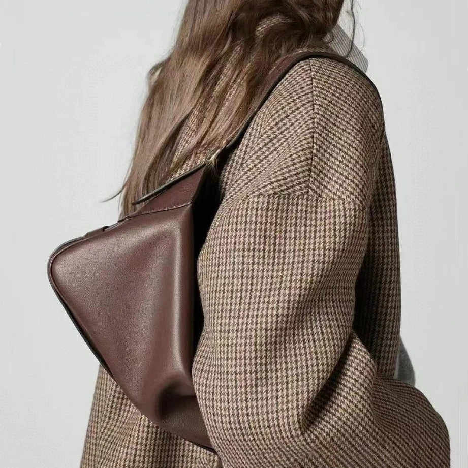 

2021 new luxury big-name fashion ladies one-shoulder armpit bag leather stitching solid color tote bag large-capacity handbag