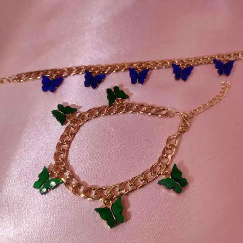 Женский широкий браслет-цепочка с подвеской в виде звеньев золотистого и