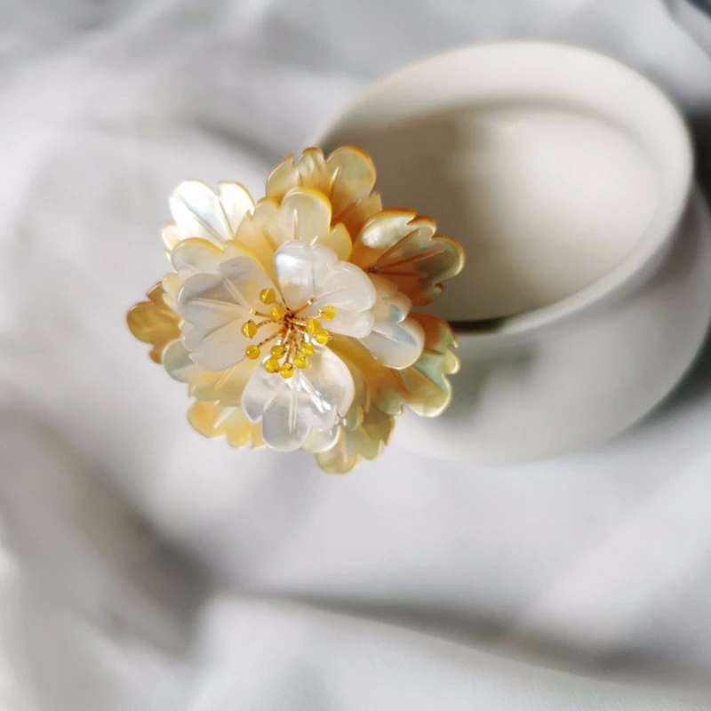 

Yellow Peony Hair Pins Natural Shell Flower Hairpin Crystal Hair Accessories For Women Gradient Color Jewelry