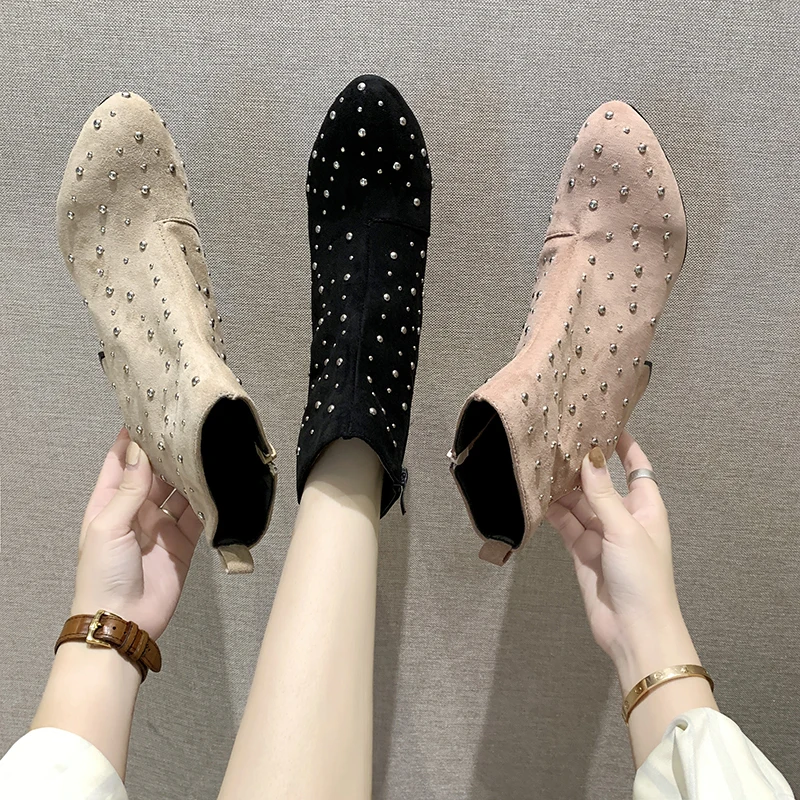 Недорогие женские ботильоны с заклепками Зимние Модные Замшевые полусапожки на