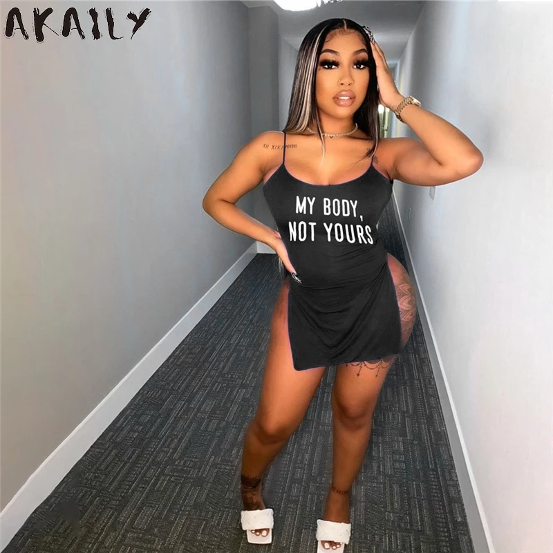 

Летнее сексуальное облегающее платье Akaily с буквенным принтом, с открытой спиной, женское черное мини-платье на бретелях-спагетти, уличная о...