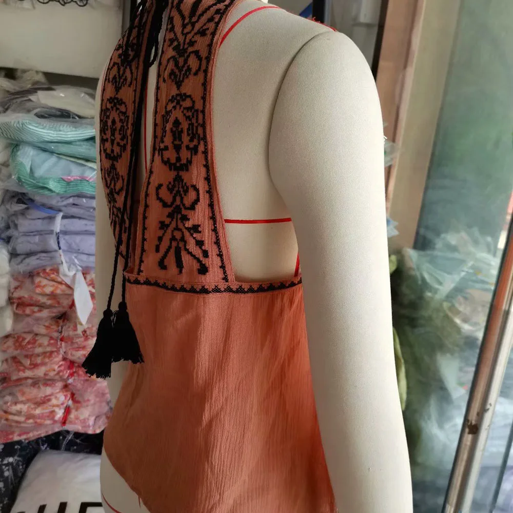 

Za Women 2021 New Fashion Embroidery Halter Style Tank Tops Vintage Backless Thin Straps Summer Short Female Camis Chic Tops
