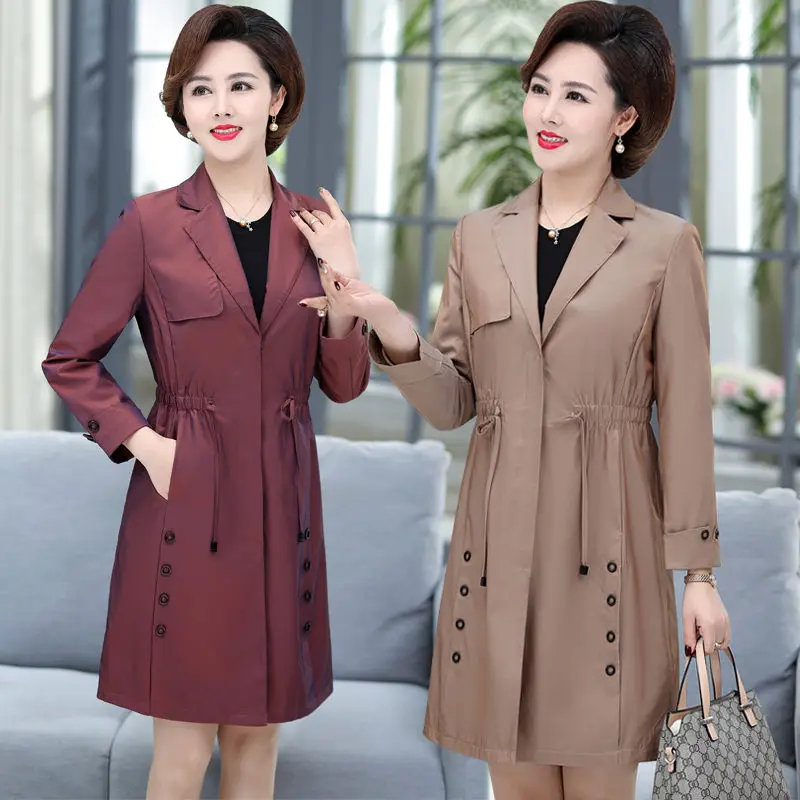 

Весенняя ветровка для матери пальто средней длины новинка 2020 Модная элегантная плиссированная облегающая куртка для женщин среднего возра...