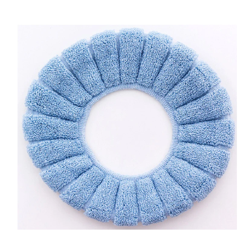 Однотонное сиденье для унитаза в нордическом минималистическом стиле зимнее