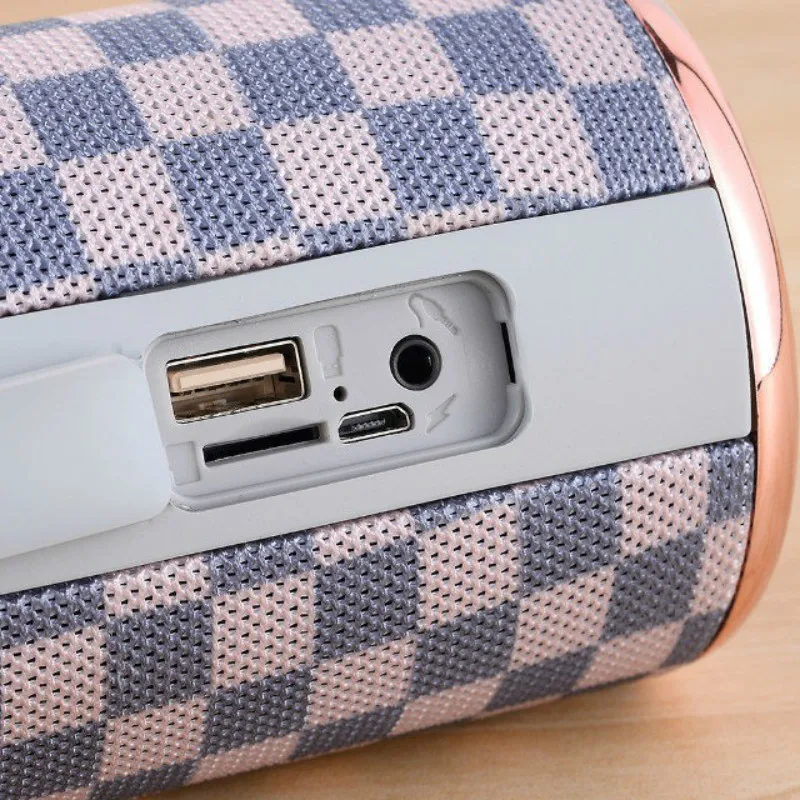 

Wireless Bluetooth Speaker Outdoor Portable AUX Bass Column Multi-mode Bluetooth 4.2 Waterproof Subwoofer FM Broadcast TF Card