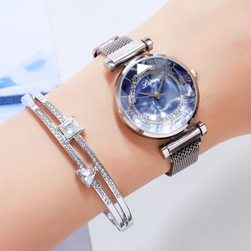 

Mode Frauen Uhren Magnetic Damen Uhren Diamant Silber Uhr Geometrische Oberflache Casual Quarz Handgelenk Uhren Dropshipping