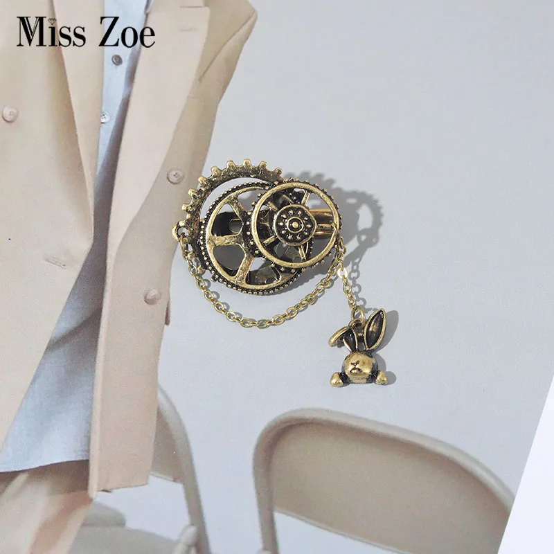 

Metal Gear Brooch Vintage Gold Rabbit with Chain Corsage for Coat Suit Retro Machinery Jewelry Gift for Men Women