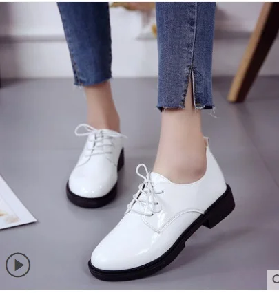 

2019 высококачественные женские туфли-оксфорды на плоской подошве; туфли на платформе; брендовые туфли-Броги из лакированной кожи без застежки; криперы с заостренным носом; Цвет Черный