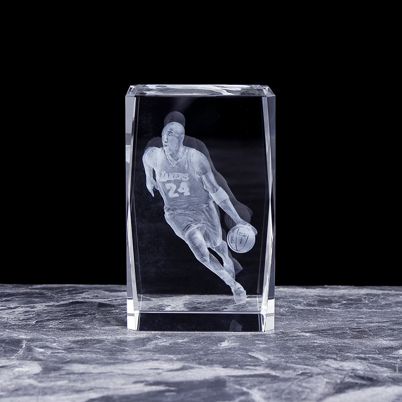 Фото Мамба никогда не выходит Кристалл 3D Коби Брайант фигурки статуя лазерная гравировка куб бойфрид день рождения памятные подарки №1