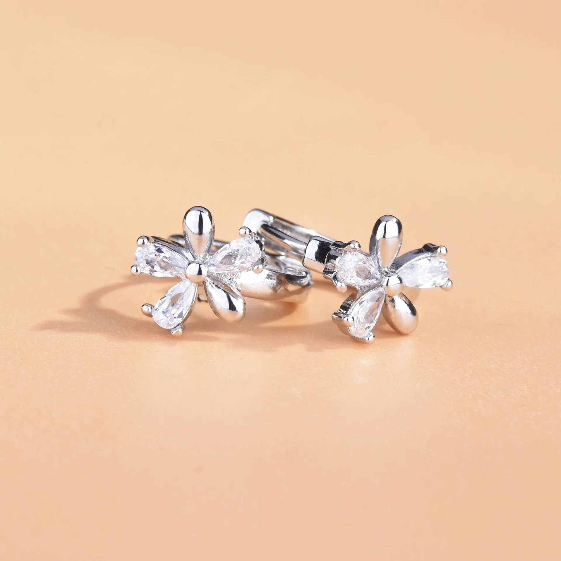 

Foydjew 2022 Trend 925 Silver Stud Earrings Zircon Small Flower Earring Fashion Korean Style New Ear Accessories For Women