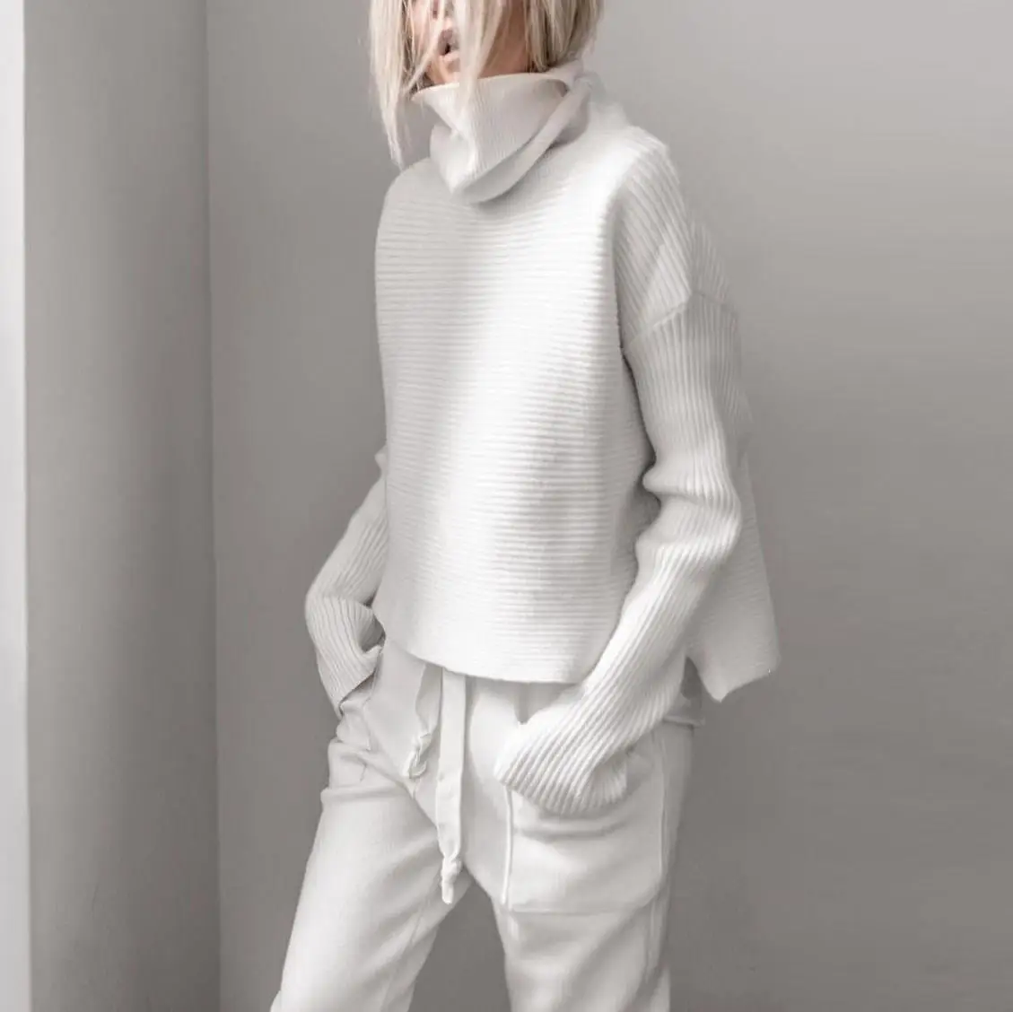 Женский свитер тонкий мягкий длинный рукав высокий ворот вязаный пуловер