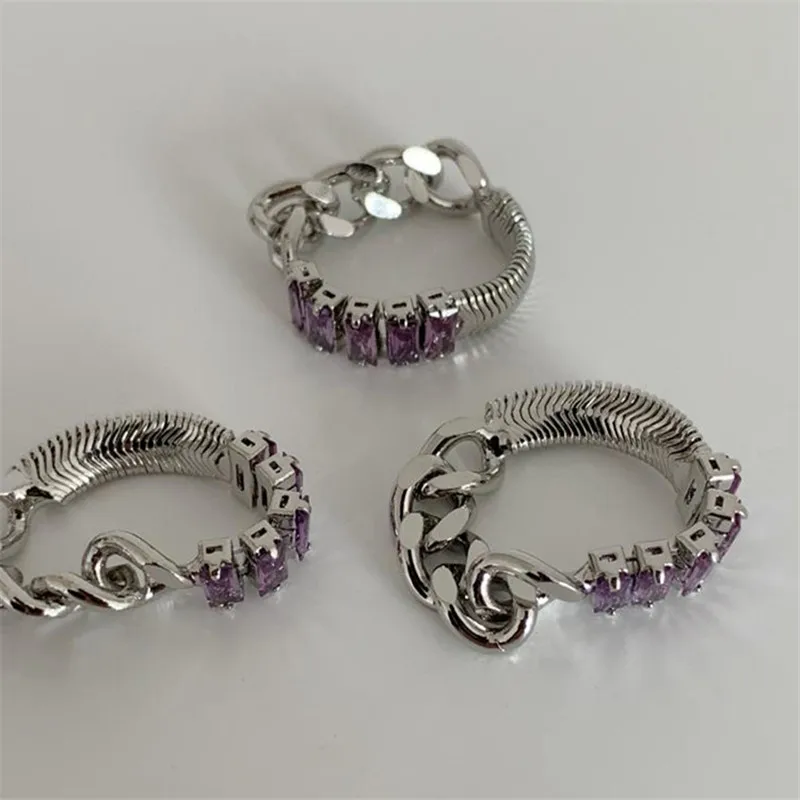 Женское кольцо с цепочкой металлическое фиолетовым цирконием вечерние