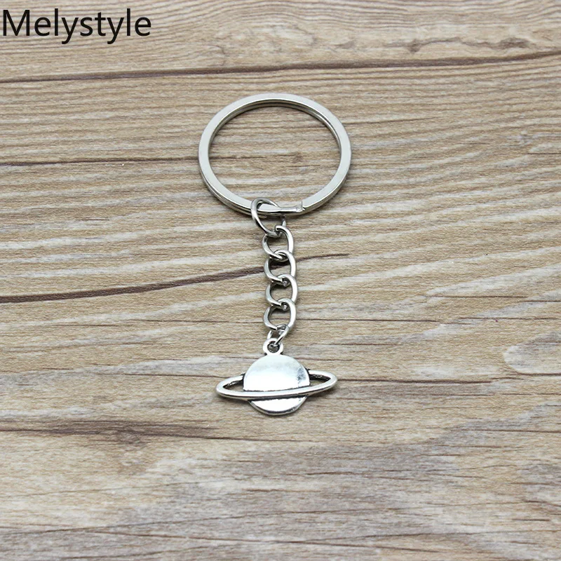 Брелок в форме Сатурна ювелирное изделие серебряного цвета космическая ракета