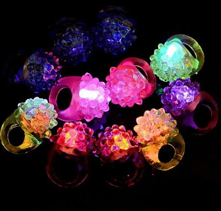 

Multi Color Silicone Strawberry Led Light Up Growing Ring Elastic Soft Finger Rings Wedding Party Pub Kid Toys Wholesale