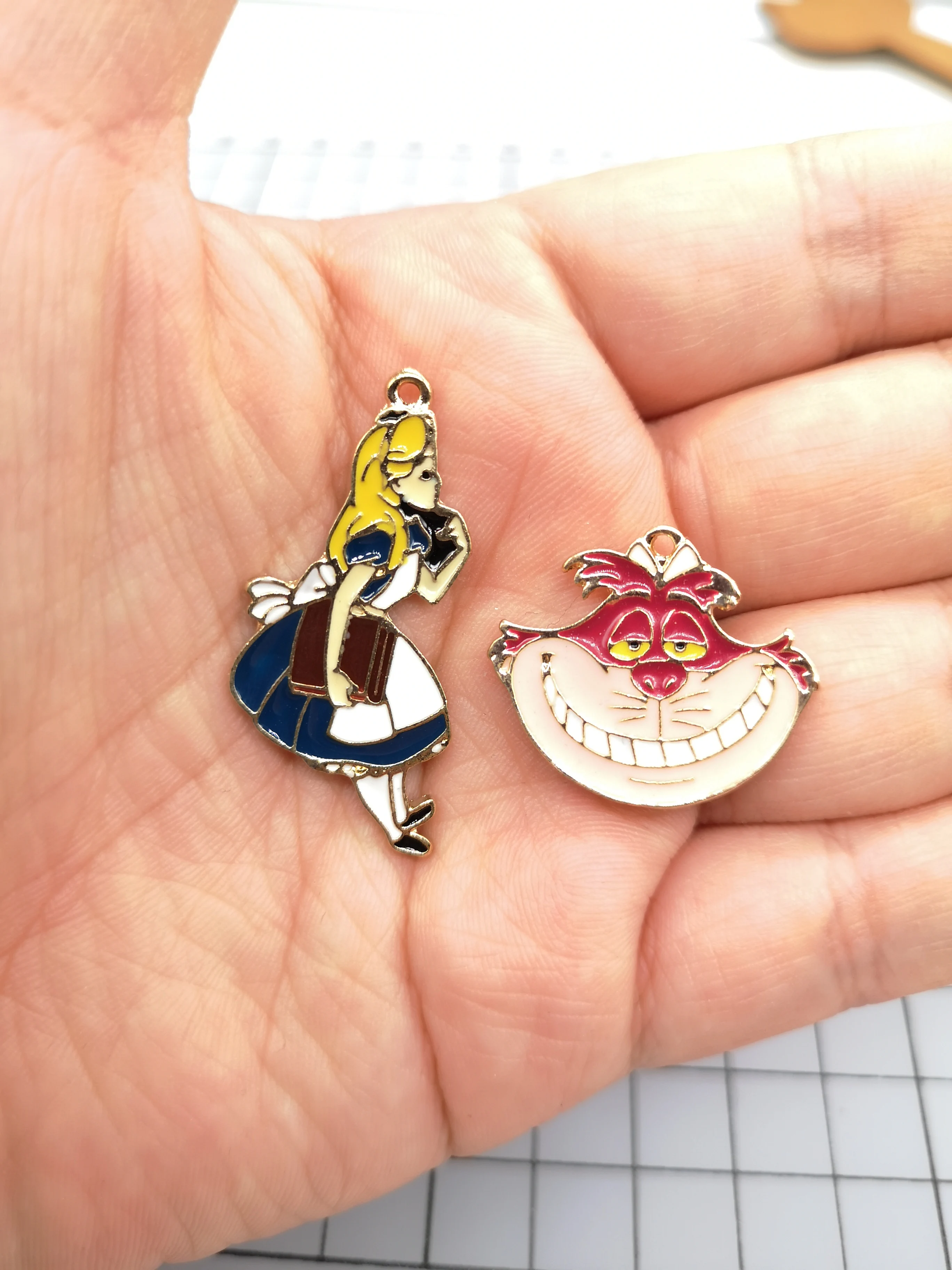 Лот 20 шт/50 шт/100 шт Мультфильм Алиса в стране чудес девушка кошки DIY брелок