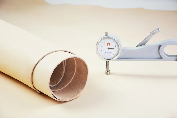 Натуральная коровья кожа растительного дубления натуральный цвет натуральная