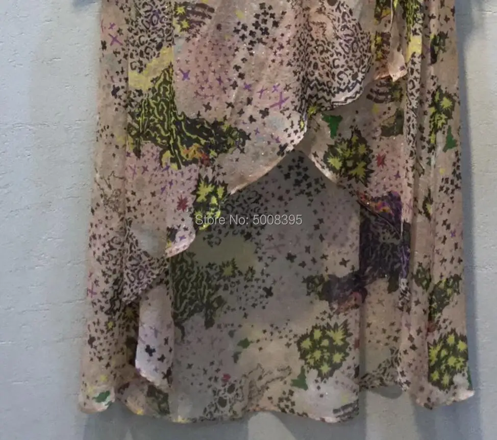 Шелковое миди платье с цветочным принтом воротник рубашка пуговицами