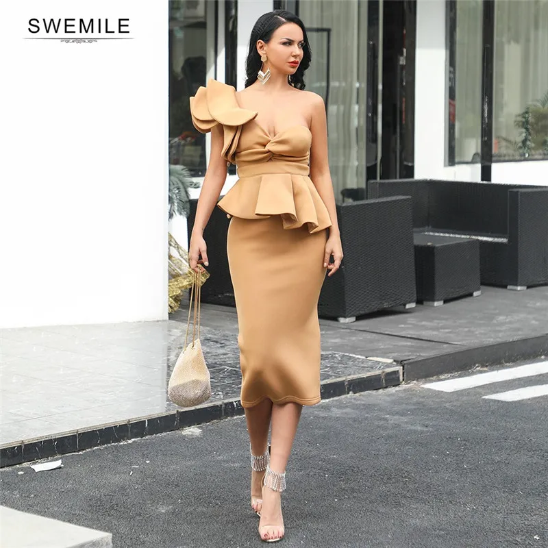 Вечернее платье цвета шампанского длиной ниже колена соблазнительное вечернее