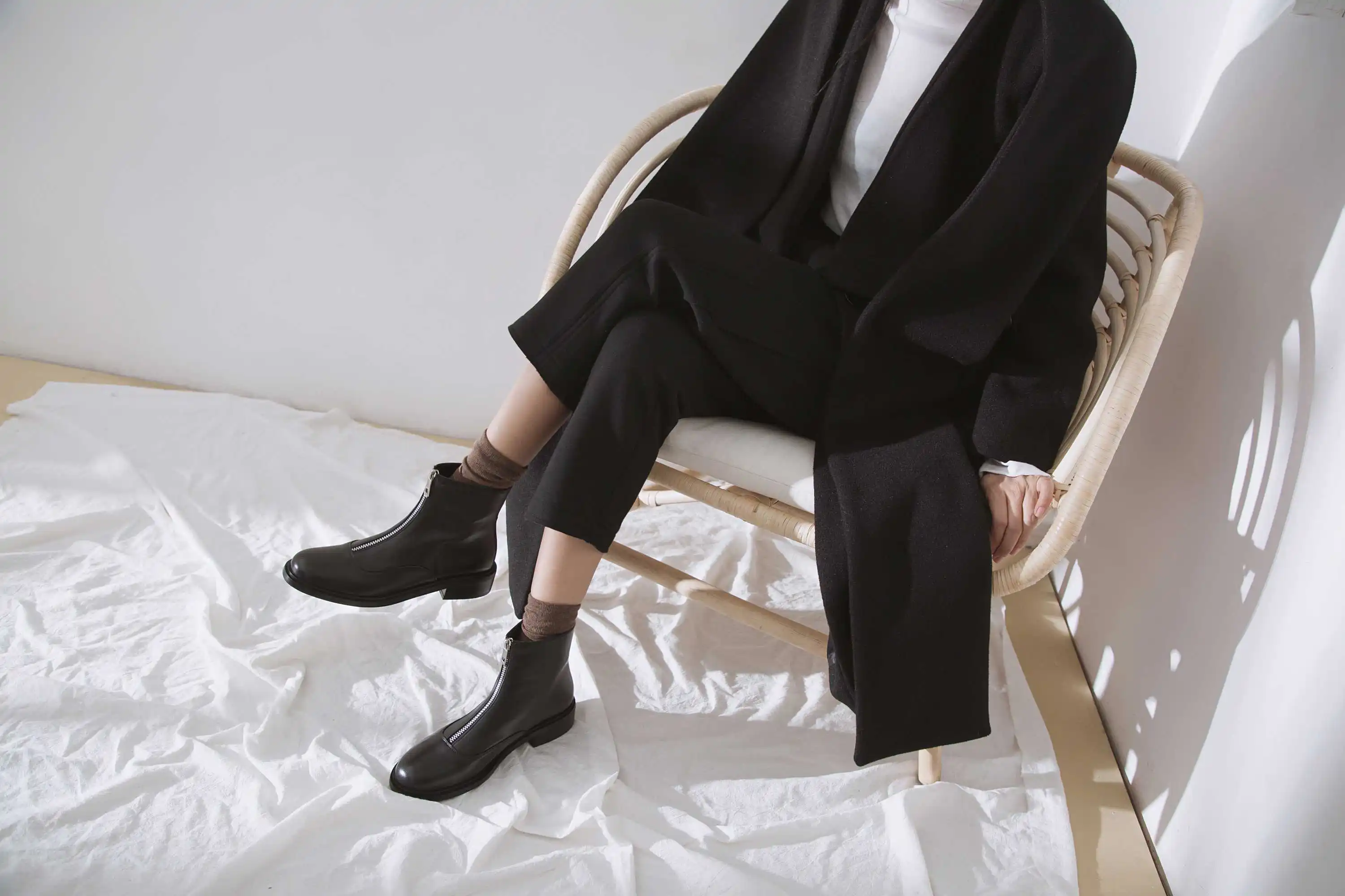 krazing pot winter warm leisure simple style genuine leather solid round toe low heels women fashion Zipper punk ankle boots L00