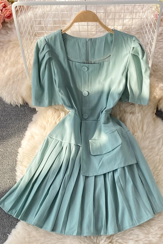

2021 summer new French square neck puff sleeve dress female temperament small waist A-line skirt pleated skirt