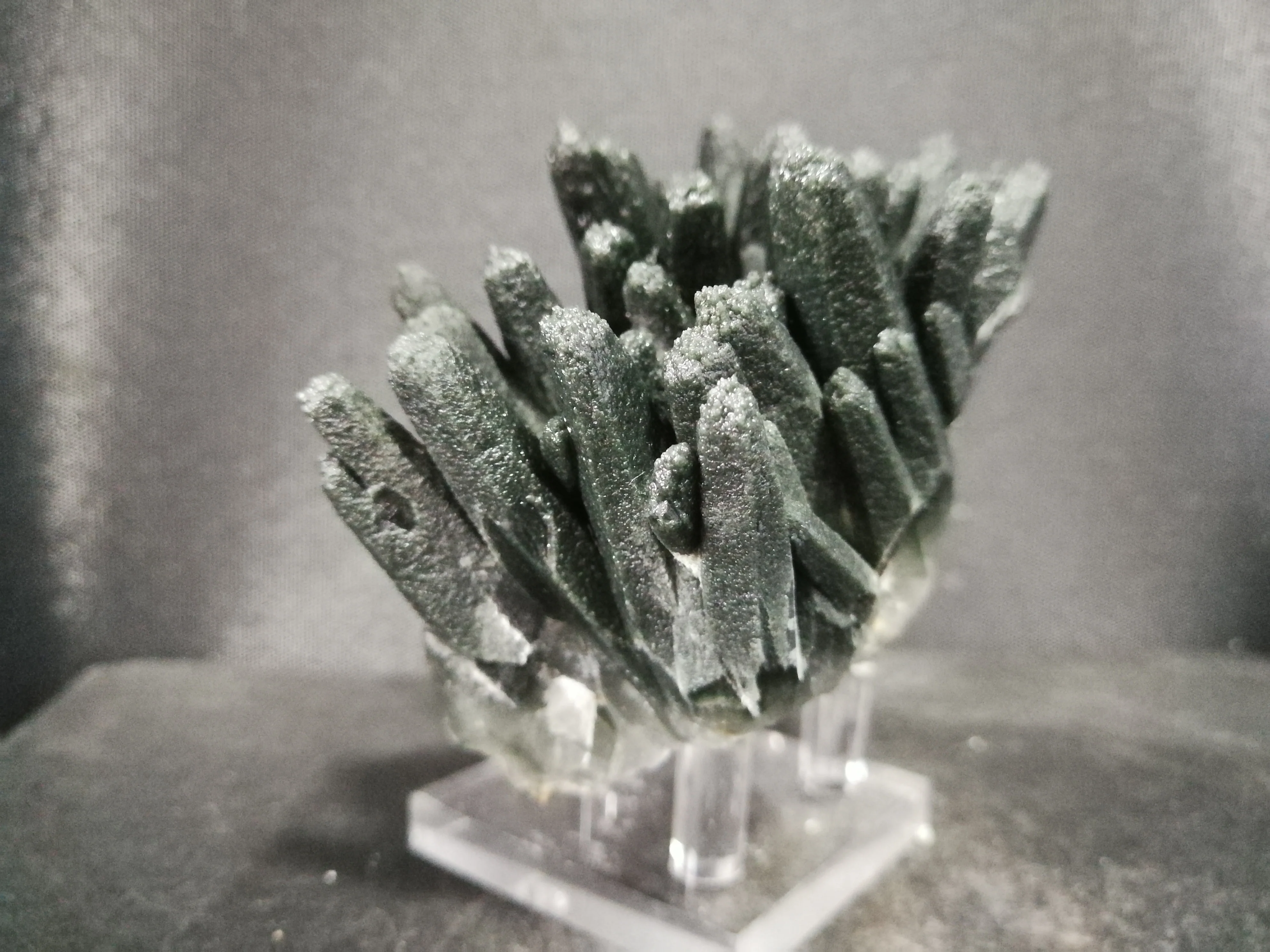 

358.8gNatural rare green crystal, crystal cluster mineral crystal specimen