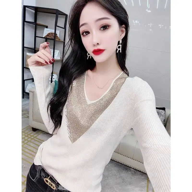 

2021 new style hot drill bottomed T-shirt, versatile in autumn and winter, slim and slim V-neck T-shirt