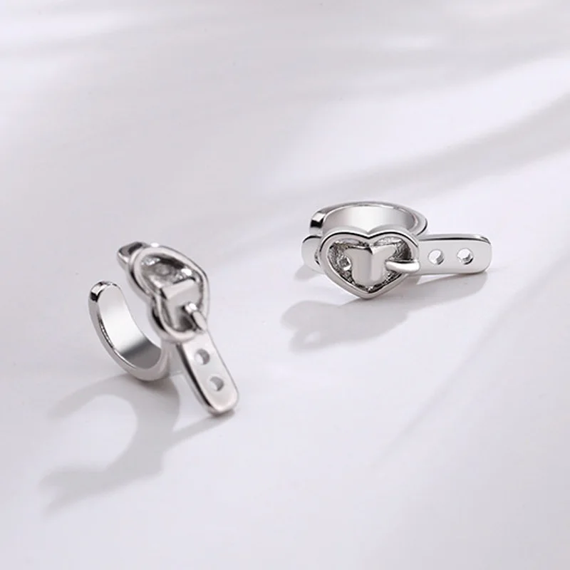 

2021 Japan Retro Heart Belt Waistband Shape Small Ear Clip Earring for Women Metal Silver Color Ear Cuff Aesthetic Jewelry 1 pc