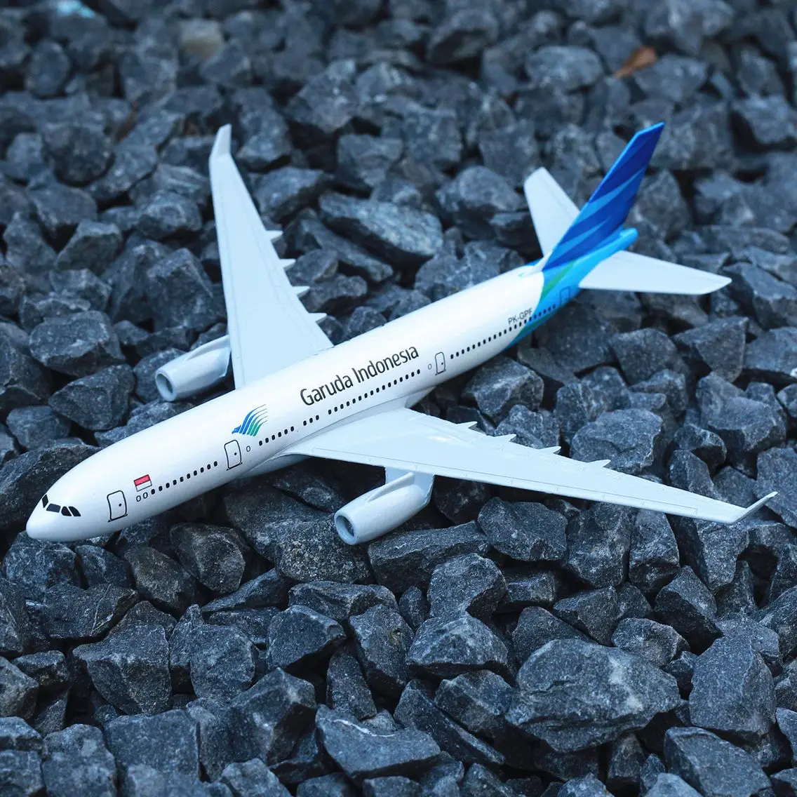 

Авиационная Коллекционная миниатюрная сувенирная модель 15 см из сплава Garuda Indonesia Airlines A330