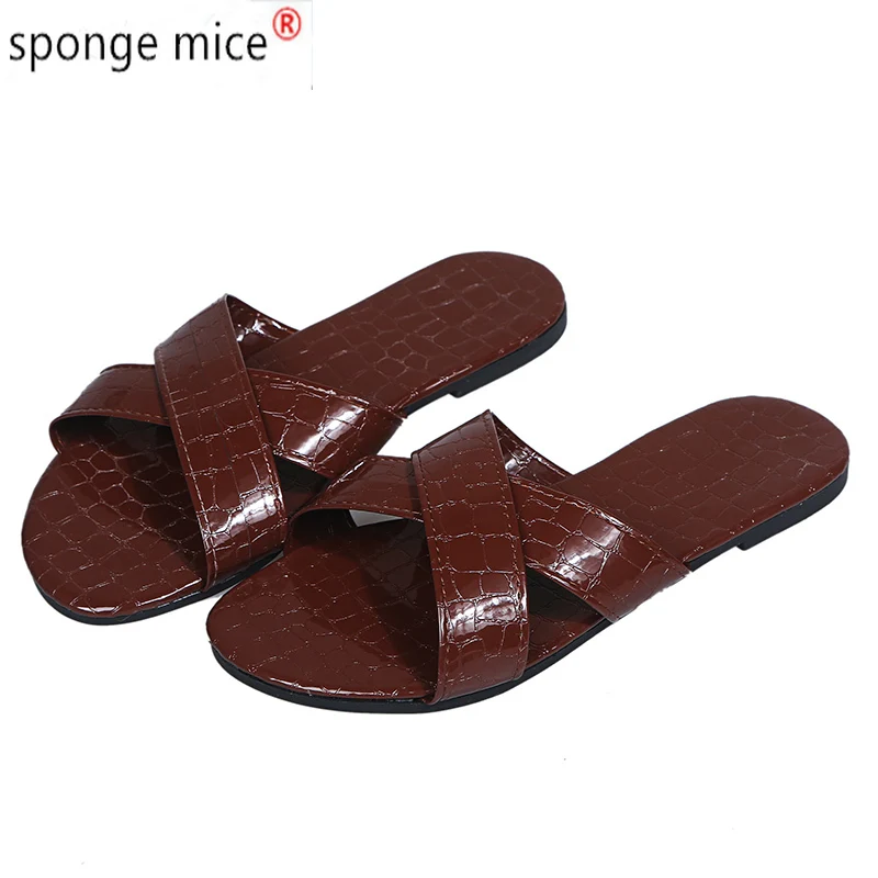 

New Women Outdoor Beach Slippers Multi-color Flat-bottomed Cross Belt Slippers Women Fashion Comfortable Walking Women's Sandals