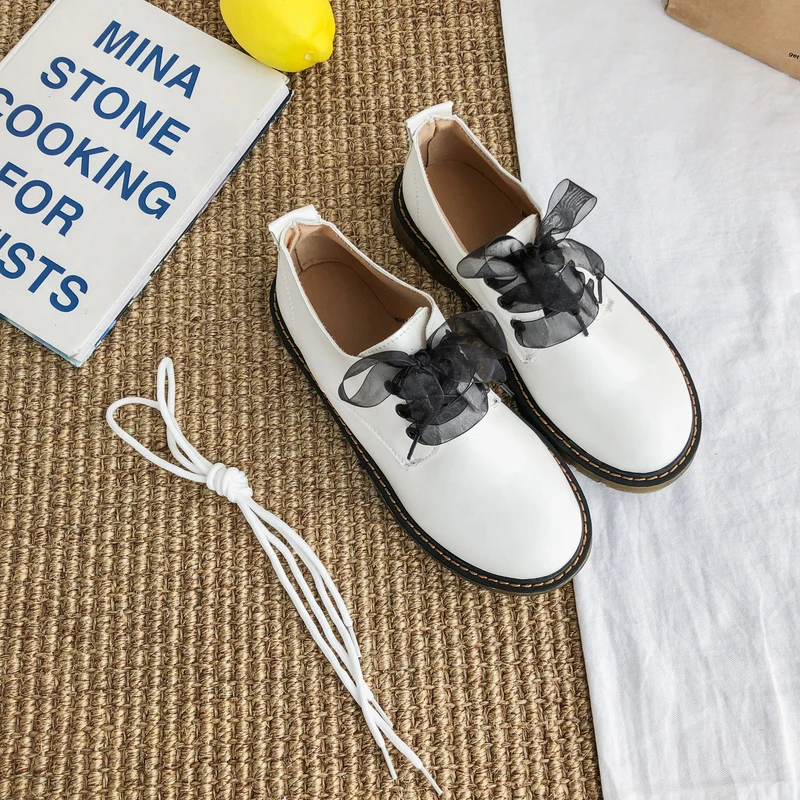 Модные женские кожаные туфли на плоской подошве Сезон осень Женская обувь