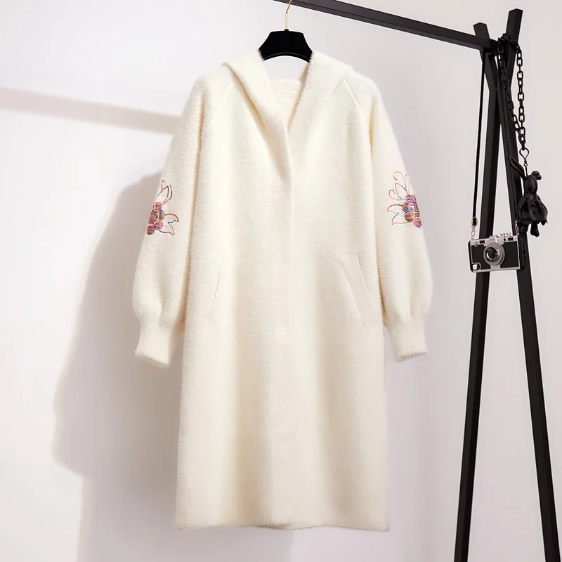 Женское пальто из искусственного меха модное длинное с вышивкой куртка