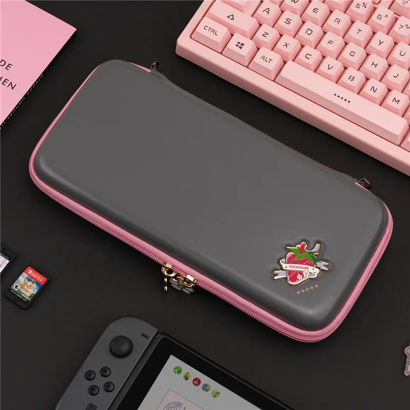 

GeekShare Серая сумка для хранения с клубничным рисунком, переносной чехол для Nintendo Switch OLED
