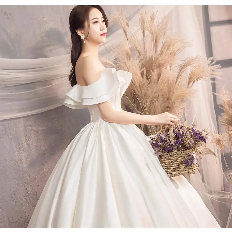 

2021 Noble Satin Boat Neck Wedding Dress Vestido De Noiva Vintage Off The Shoulder Princess Bride Dress With Train Wedding Gowns