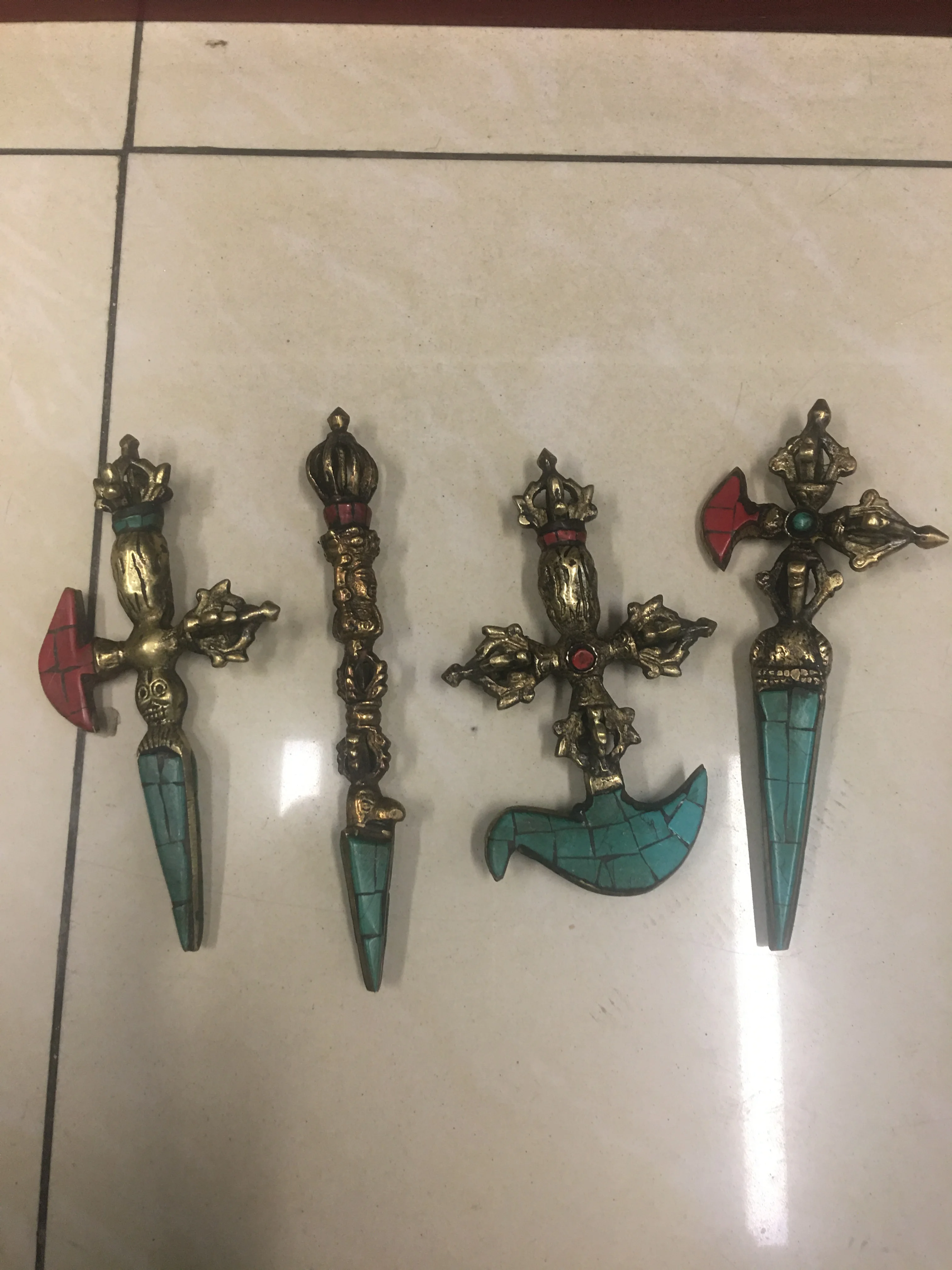 Изящные Непальские ремесла инкрустированные бирюзой и красной бронзой