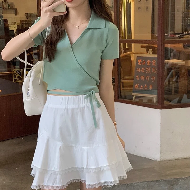 Тонкая трикотажная короткая футболка Корейская облегающая с V-образным вырезом