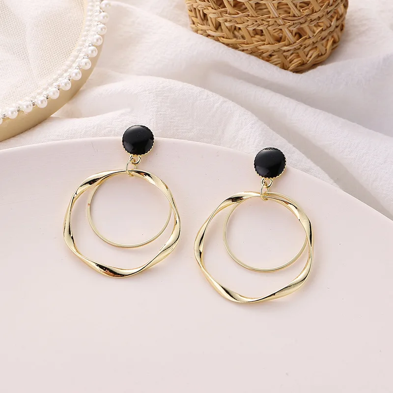 

Fashion Statement Metal Clip on Earrings 2020 Trendy Geometric circular Non Pierced Earrings for Women Modern Female Jewelry