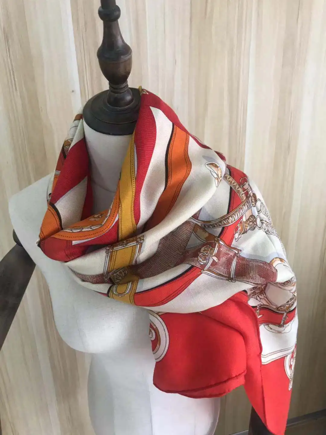 

2020 new arrival autumn spring classic chain 140*140 cm colorful scarf 65% cashmere 35% silk scarf wrap for women lady girl