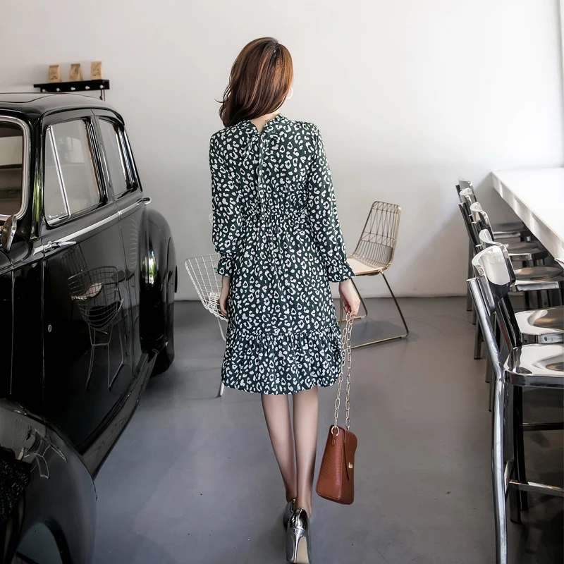 Женское леопардовое шифоновое платье зеленое с поясом Новинка осени 8018