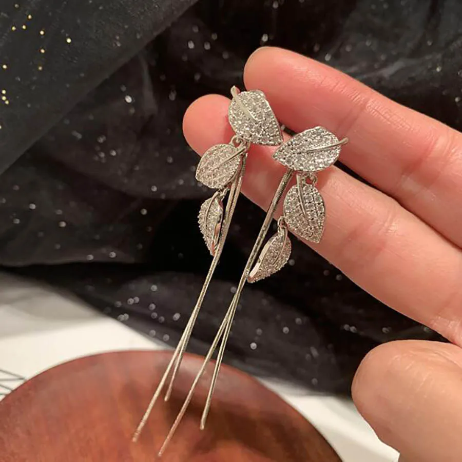

Silver leaf sweet and elegant S925 double-sided fairy tassels earrings for wome shiny zircon long plant lady charm party jewely